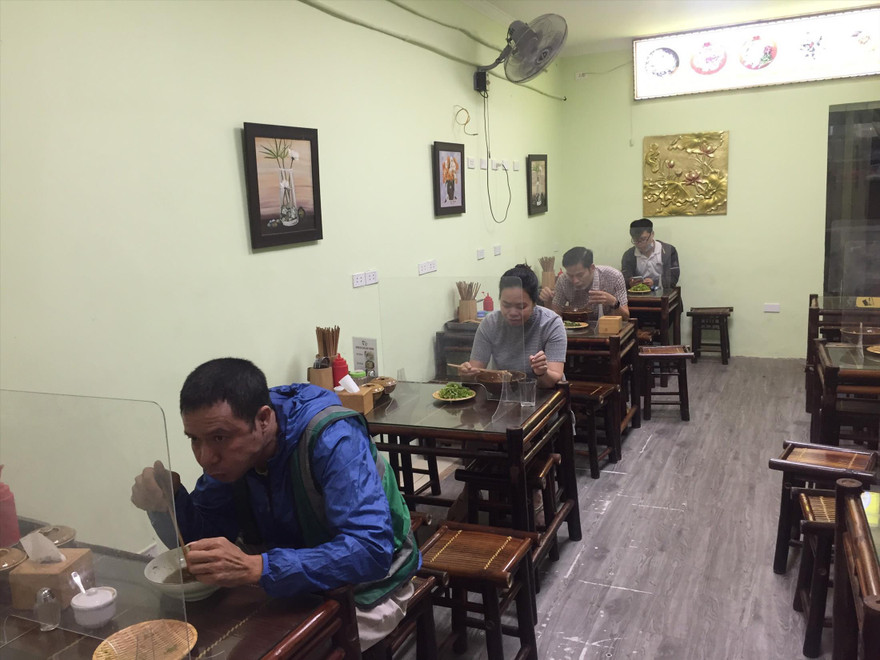 Một quán phở ở Hà Nội đắt khách hôm 14/10/2021