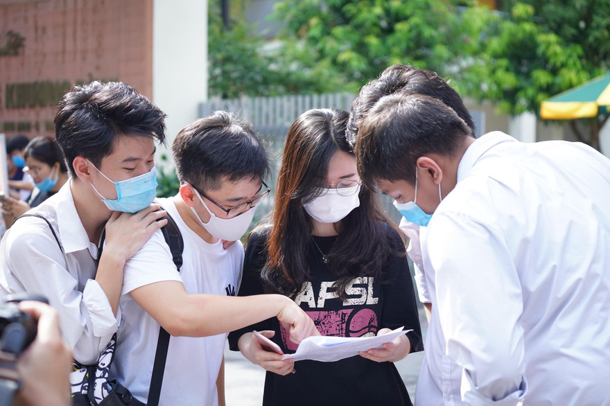 Thí sinh dự thi tốt nghiệp THPT tại Hà Nội ngày 8/7. Ảnh: Như Ý