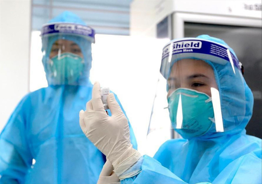 Tiêm vắc-xin ngừa COVID-19. Ảnh: PV