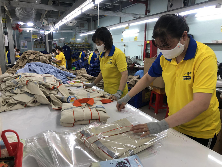 Công ty Dony tăng tốc với 200% công suất, ký kết được nhiều hợp đồng xuất khẩu ngay sau khi TPHCM “mở cửa” trở lại. Ảnh: U.P