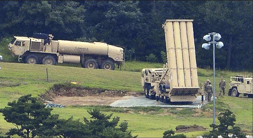 Hệ thống phòng thủ tên lửa THAAD tại một sân golf ở thủ đô Seoul của Hàn Quốc hôm 6/9/2017. Ảnh: AP