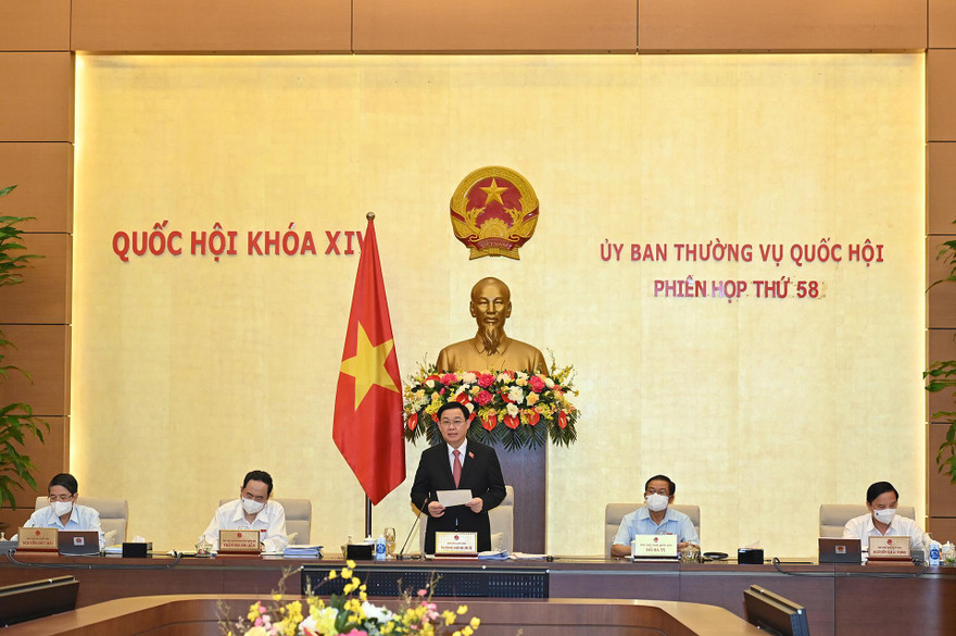 Chủ tịch Quốc hội Vương Ðình Huệ phát biểu tại phiên họp Hội đồng Bầu cử Quốc gia. Ảnh: Như Ý