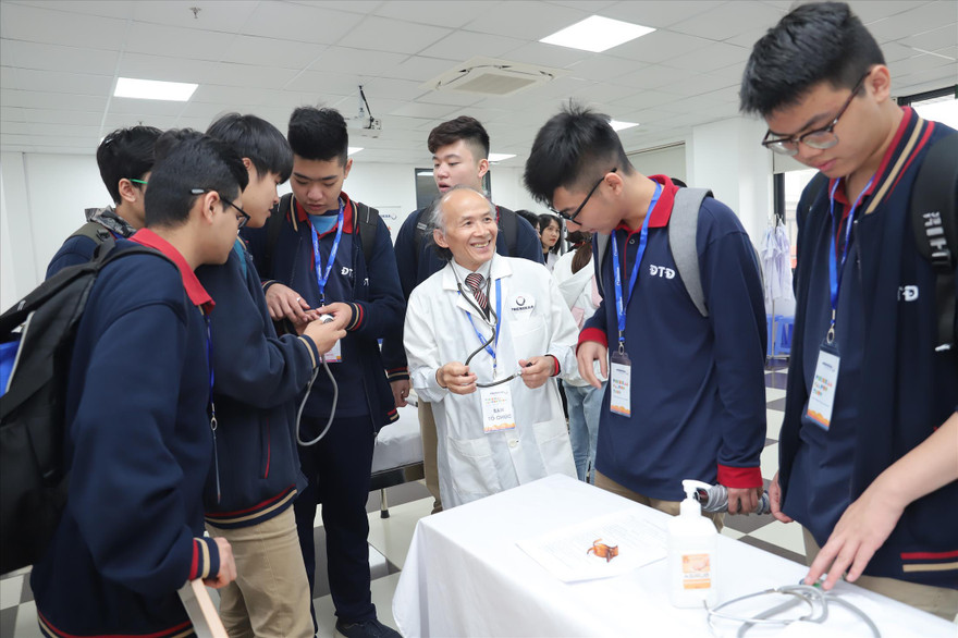 Giảng viên có học hàm giáo sư, phó giáo sư, học vị tiến sĩ có thể sẽ được kéo dài thời gian làm việc (ảnh chụp trước 27/4). Ảnh: Diệp An