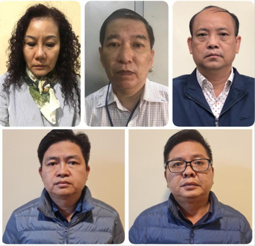 Các bị can từ trái sang phải: Nguyễn Thị Bích Ngọc, Quan Minh Tuấn, Nguyễn Văn Lành, Nguyễn Vũ Bảo Hoàng, Nguyễn Ngọc Trường Chinh