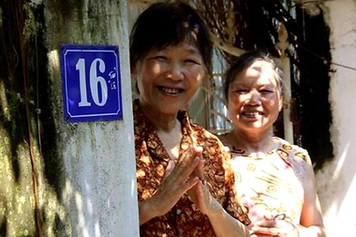 Ðoàn Lê, Ðoàn Thị Tảo (đứng sau)