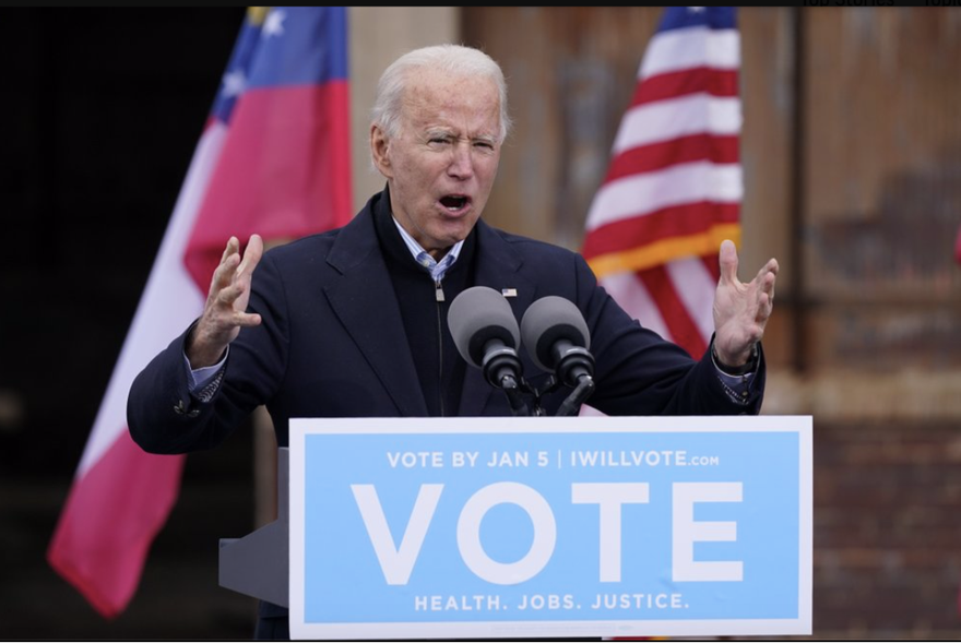 Ông Joe Biden phát biểu tại Atlanta vận động cử tri ủng hộ 2 ứng viên thượng nghị sỹ của đảng Dân chủ ngày 15/12. Ảnh: AP