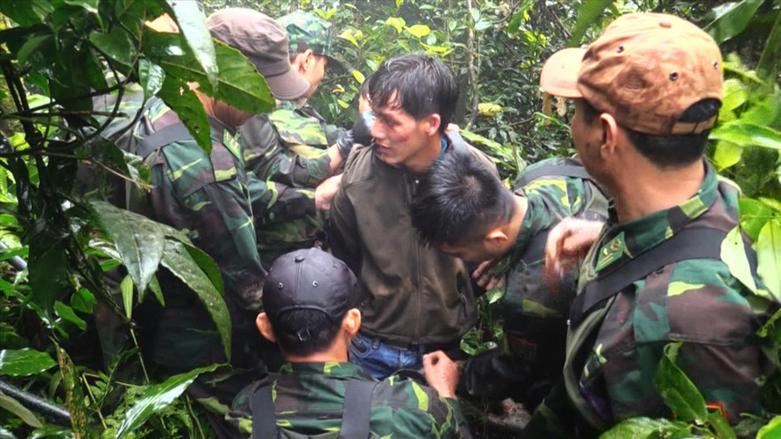 Đối tượng "cõng" ma túy bị bắt ngay trong rừng. Ảnh: tư liệu 