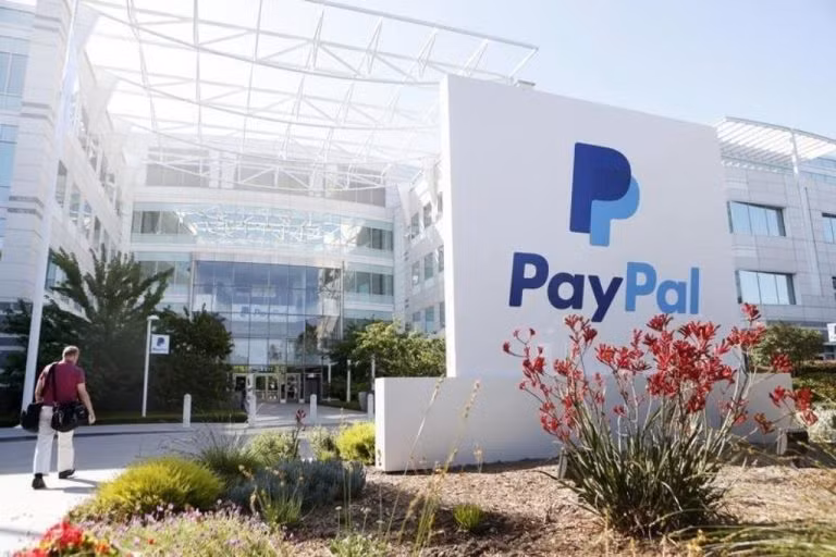 Việc được PayPal và các tổ chức thương mại khác chấp nhận đã mang lại cho bitcoin tính hợp pháp