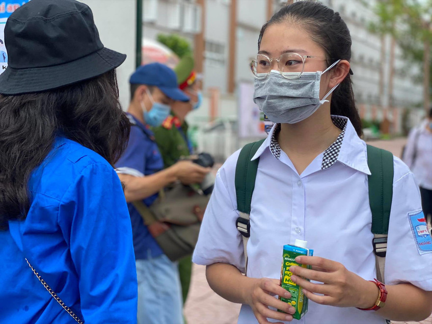 Nhiều ý kiến đề nghị Sở Hà Nội công bố sớm bài thi môn thứ tư để giảm áp lực cho học sinh