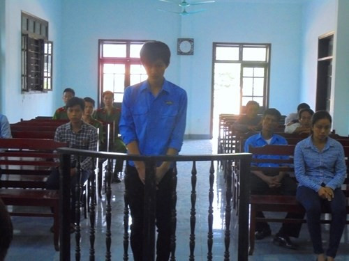 Hậu tỏ ra hối hận trước tòa.