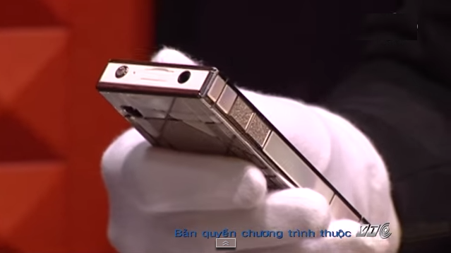 Ngắm chiếc điện thoại giá hơn 3 tỷ đồng