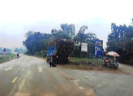 Hiện trường vụ tai nạn. Ảnh cắt từ clip