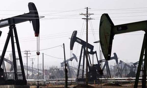 Giá dầu thô lao dốc chạm đáy 11 năm trước