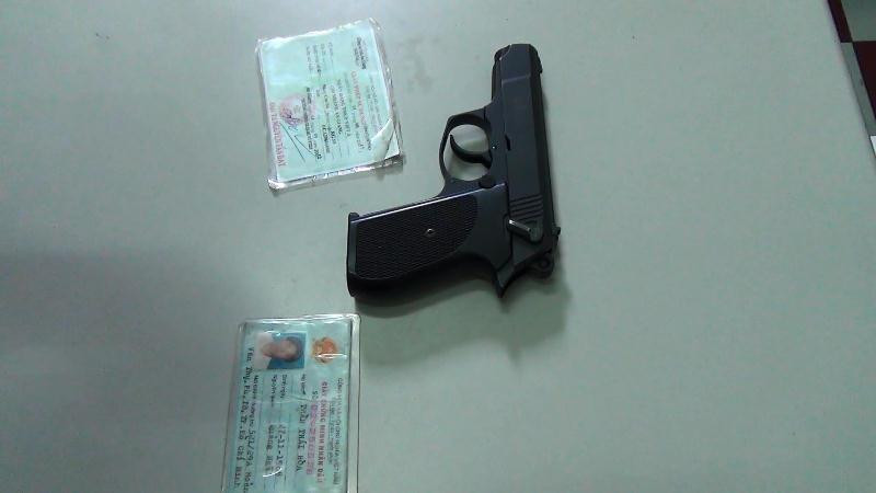 Khẩu súng mà ông Hòa sử dụng để đe dọa nữ nhân viên điều hành taxi..