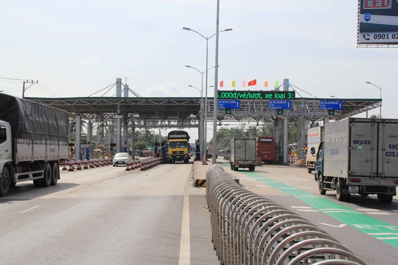 BOT Cai Lậy xả trạm sau một ngày thu phí trở lại (Ảnh Nhật Huy)