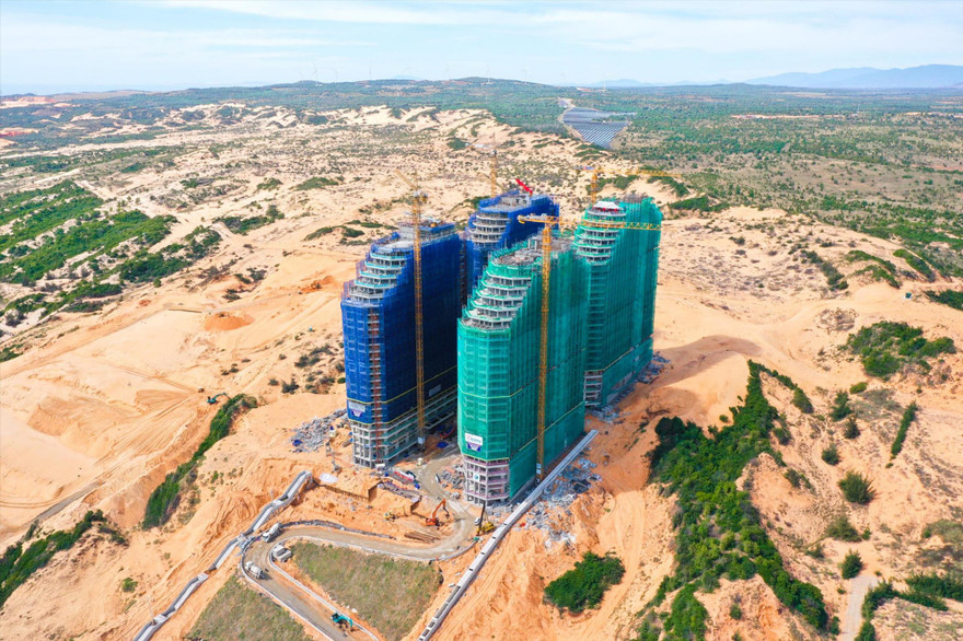 Dự án condotel của Apec Mũi Né vẫn đang trong quá trình hoàn thiện Ảnh: Mai Ngọc