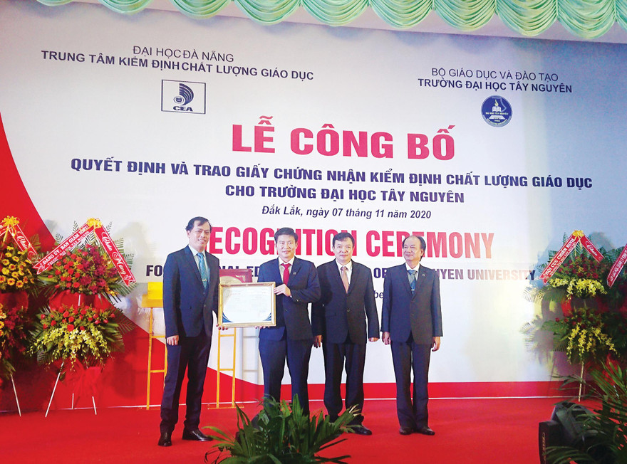 Trường Đại học Tây Nguyên nhận giấy chứng nhận kiểm định chất lượng giáo dục 