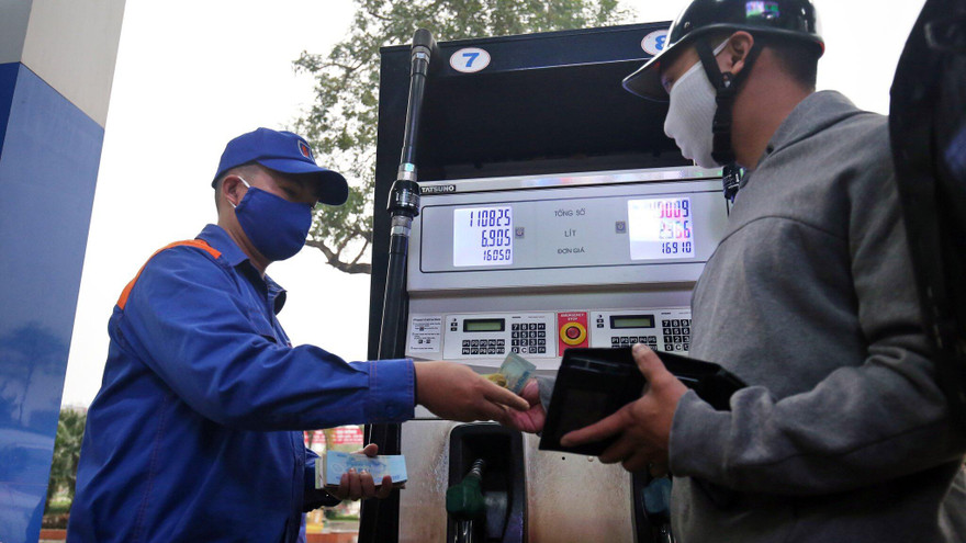 Xăng dầu là một trong những mặt hàng gây sức ép lên lạm phát khi giá mặt hàng này tăng