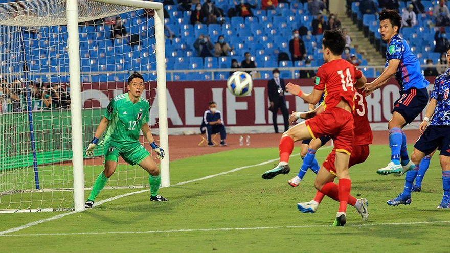 Các cầu thủ Việt Nam thể hiện tinh thần thi đấu kiên cường dù chênh lệch đẳng cấp, khiến người hâm mộ hài lòng ảnh: Mạnh Thắng 