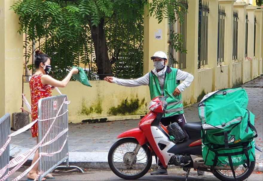Nhiều tài xế công nghệ phấn khởi trước thông tin được ưu tiên tiêm vắc xin để phục vụ giao hàng 