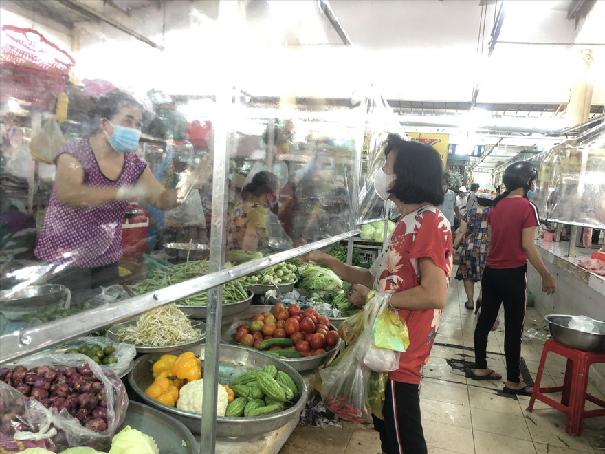 Giá cả nhiều mặt hàng tại TPHCM “leo thang” sau giãn cách ảnh: U.P