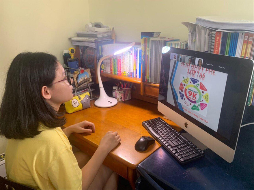 Học sinh học trực tuyến trong năm học 2020-2021 