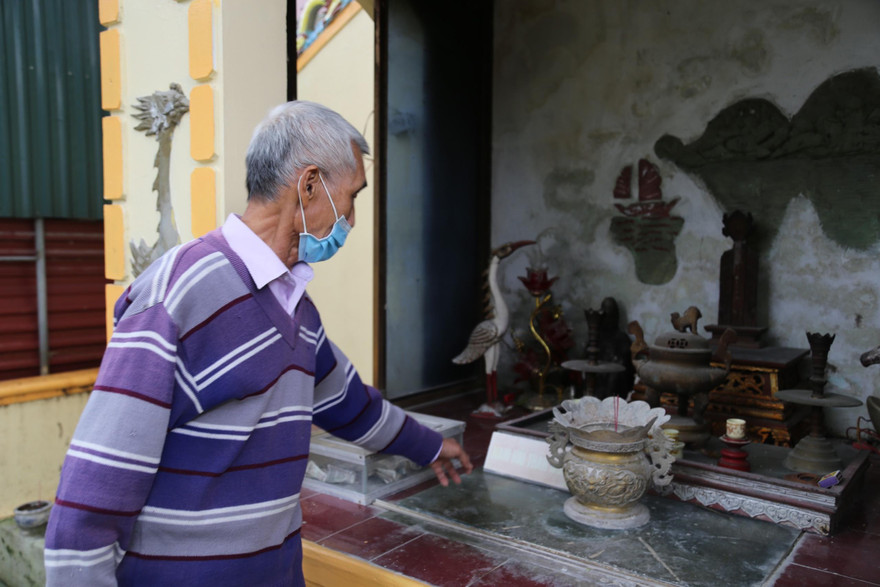 Ông Võ Văn Hạ chia sẻ những câu chuyện về “vị thần hộ mệnh” của ngư dân miền biển 