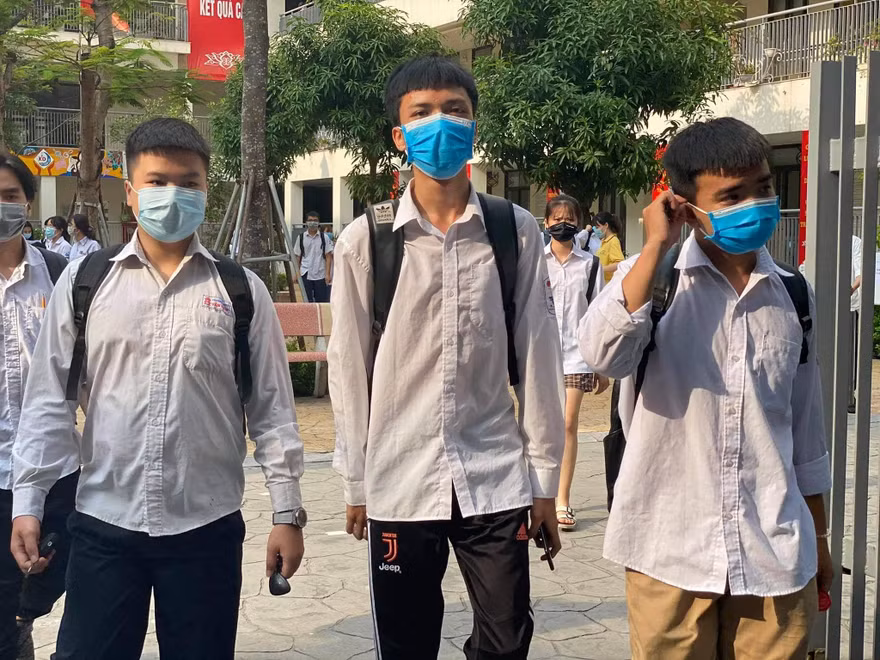 Thí sinh dự thi tốt nghiệp THPT 2020 tại Hà Nội trong bối cảnh có dịch COVID-19 Ảnh: Nguyễn Hà 