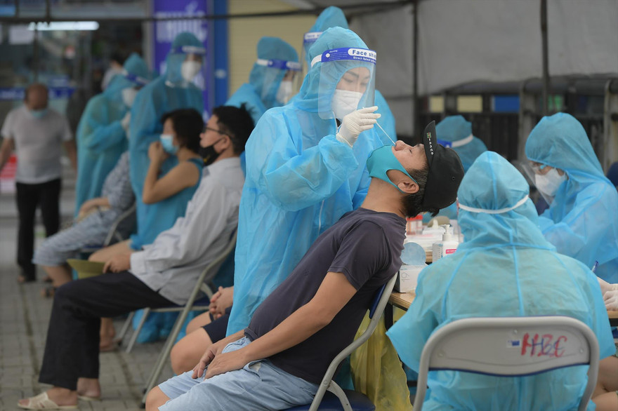 11 tỉnh, thành phố sẽ hỗ trợ Hà Nội xét nghiệm diện rộng toàn thành phố Ảnh: Hoàng Mạnh Thắng 