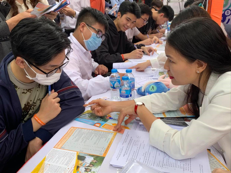 Với nhiều phương thức xét tuyển, thí sinh không còn phụ thuộc vào điểm thi tốt nghiệp THPT để xét tuyển ĐH (ảnh chụp trước ngày 27/4). Ảnh: Diệp An