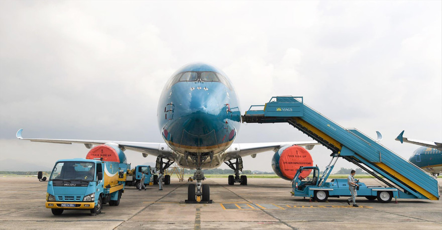 Máy bay được kiểm tra kỹ thuật sẵn sàng cất cánh Ảnh: VNA