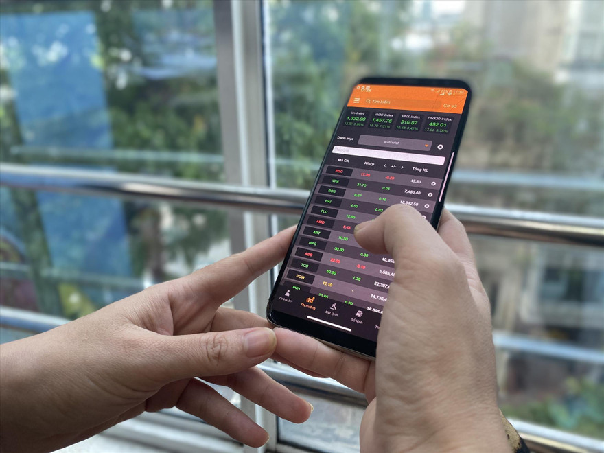 Nhà đầu tư bức xúc với các sự cố nghẽn lệnh xảy ra suốt nửa năm qua trên HoSE 