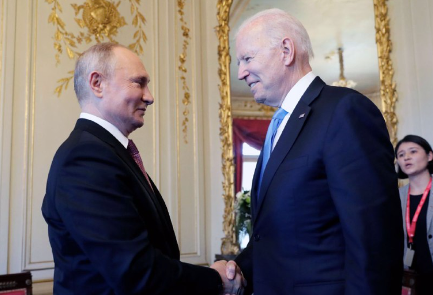 Tổng thống Nga Vladimir Putin và người đồng cấp Mỹ Joe Biden trong cuộc gặp ở Geneva. Ảnh: Sputnik 