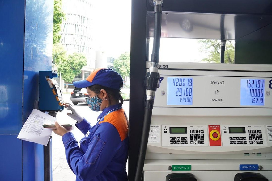 Giá xăng, dầu “quay lưng” với xu thế phục hồi kinh tế Ảnh: Hoàng Mạnh Thắng