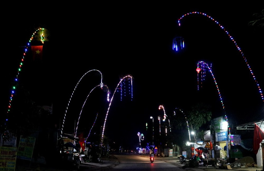 Lung linh sắc nêu đón Tết trên khắp đường làng, ngõ xóm ở Nghệ An