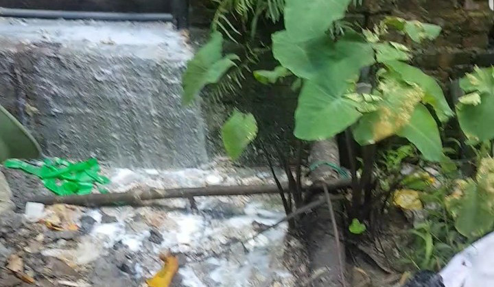 Nước thải màu trắng đục Cty Đức Thiện xả ra môi trường 