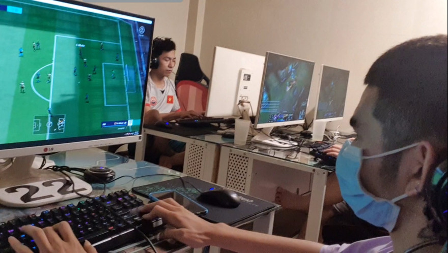 Nhiều quán game online vẫn hoạt động đón khách