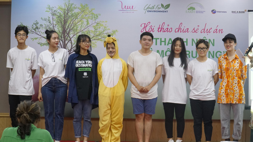 8 thành viên của nhóm “Mắt Xanh”