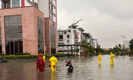 Hà Nội kiểm tra hệ thống chống ngập mới sau trận mưa gây ngập úng cục bộ