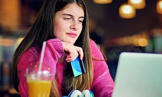 Gen Z có xu hướng ít dùng tiền mặt vì lo chi tiêu quá tay