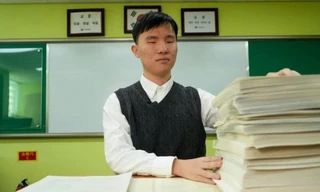 Hành trình bền bỉ kéo dài 13 tiếng của những thí sinh khiếm thị trong kỳ thi đại học tại Hàn Quốc 