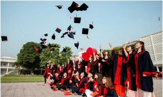 Giữa đam mê và thực tế: Sinh viên mới ra trường đứng trước ngã rẽ nghề nghiệp