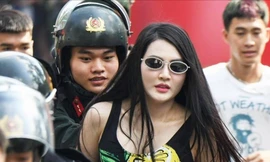 Chân dung 'cô gái bị cảnh sát cơ động trấn áp' trên phố đi bộ Hồ Gươm 