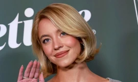 Chiếc váy xuyên thấu bị chỉ trích 