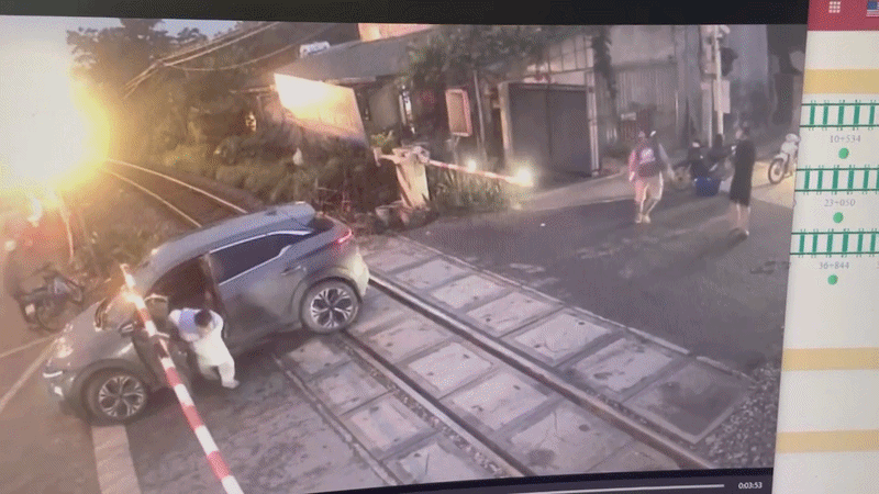 Ô tô liên tiếp va chạm tàu hỏa: Báo động tình trạng 'vượt rào' đường sắt