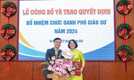 Giao quyền xét, bổ nhiệm GS,PGS: Cần lộ trình và chuẩn bị kĩ lưỡng 