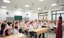 Một lớp học đông học sinh ở Hà Nội