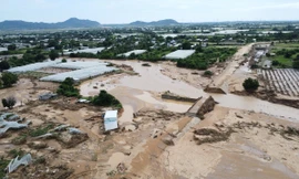 Hoang tàn sau vụ hồ chứa nước bị vỡ