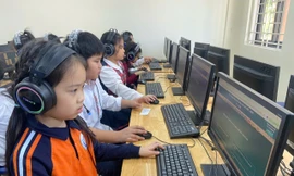 Đưa tiếng Anh thành ngôn ngữ thứ hai: Bài toán hội nhập và bản sắc 