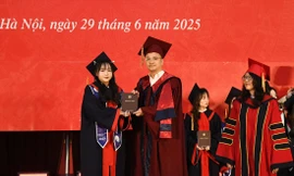 Thực hiện 'khoán 10' trong giáo dục 